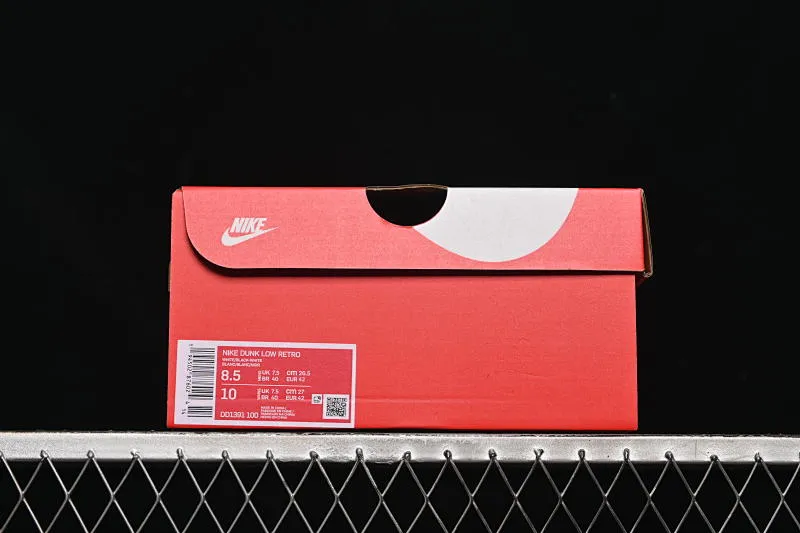 All Categories Nk SB Dunk Series Nk SB Dunk Low Low-top sneakers Nike SB Dunk Low White, black and blue color Low-top casual sneakers DD1391-100